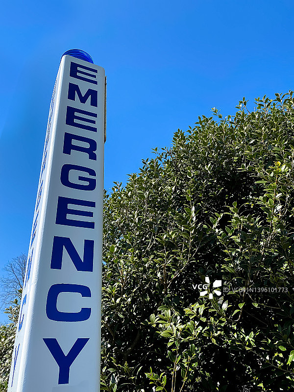 紧急呼叫柱和蓝光图片素材