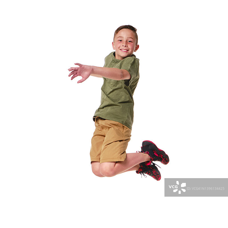 在空中跳跃的小学生图片素材