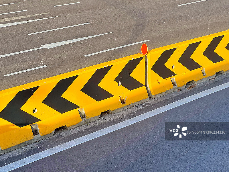 道路分流指示图片素材