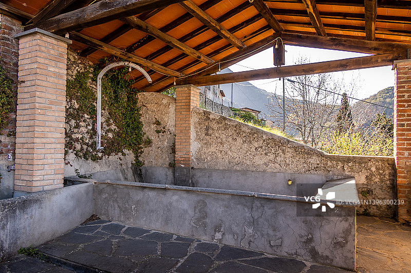 意大利托斯卡纳马萨省梅塔托-普拉纳山徒步图片素材