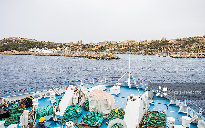 汽车渡轮驶近姆加尔港图片素材