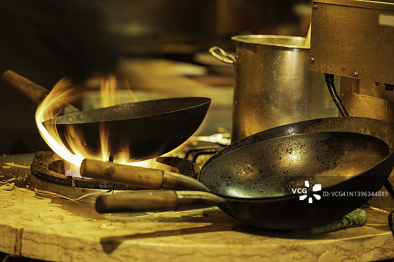 厨房里的煎锅图片素材