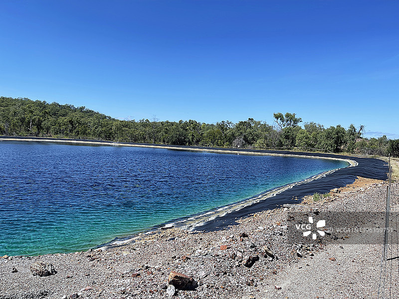 硫酸铜池塘萃取处理图片素材