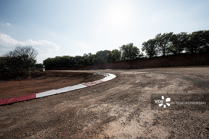 赛车泥路图片素材