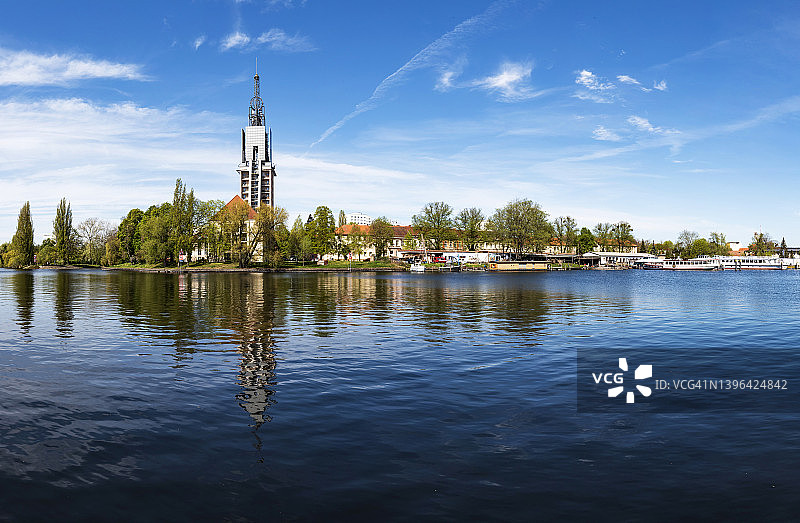 德国勃兰登堡州哈弗尔河畔的波茨坦天际线图片素材