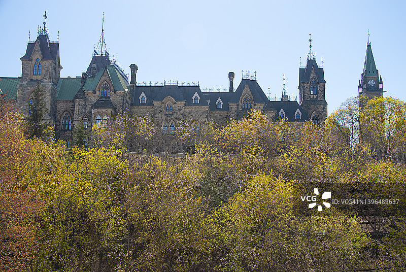 加拿大安大略省渥太华议会大厦东区春景图片素材