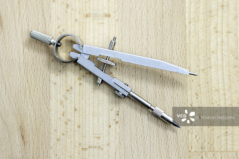 建筑和工程制图罗盘-用于在蓝图和房屋平面图上绘制圆圈的工具图片素材