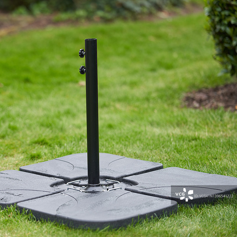 遮阳伞和举重片图片素材