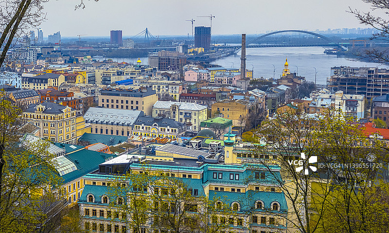 基辅历史中心屋顶的鲜艳色彩图片素材