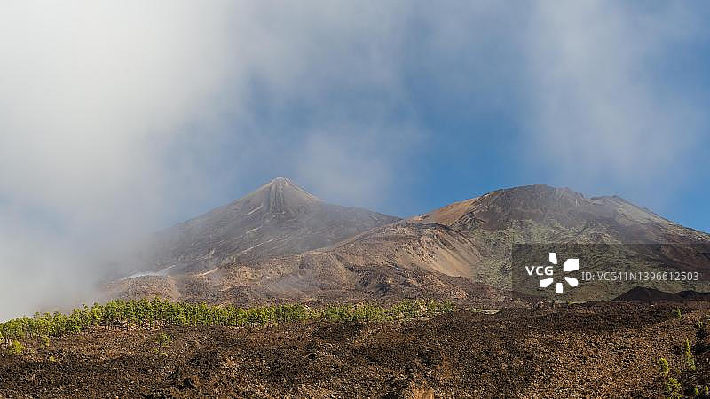 西班牙加那利群岛泰德国家公园的雾气图片素材
