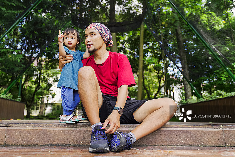 在公园锻炼图片素材