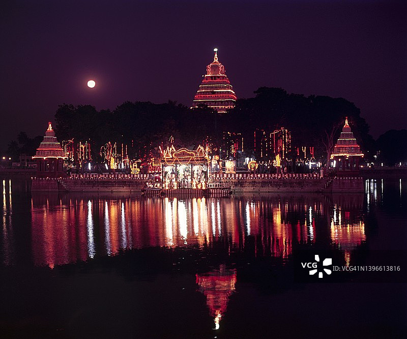 印度泰米尔纳德邦马杜赖 Float 节期间的 Mariamman Teppakulam 或 Vandiyur 水池图片素材