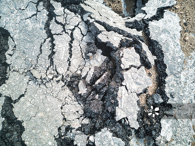 道路挖掘产生的沥青碎石图片素材