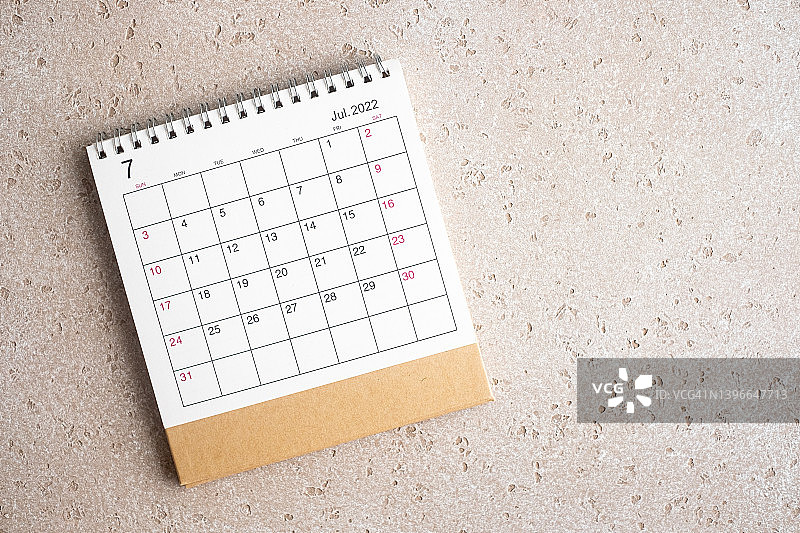 2022年7月桌面日历：混凝土背景，俯视图，含留白图片素材