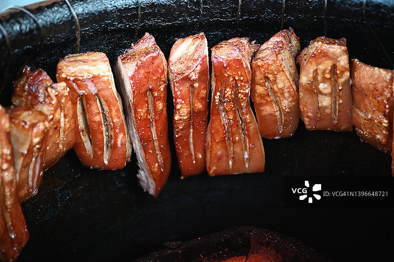 炭火烤制五花肉图片素材