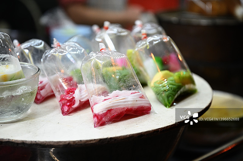 夜晚的泰国甜点摊位图片素材