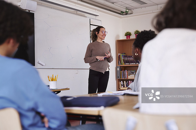 教室里的女教师图片素材