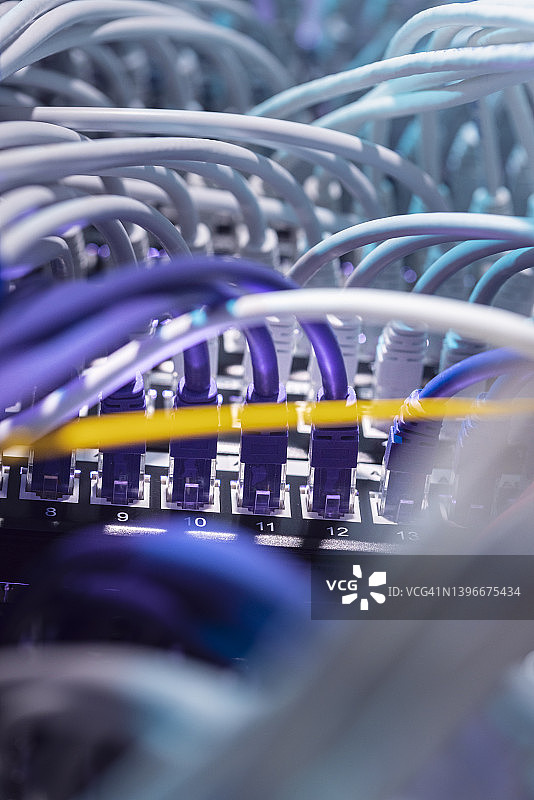 服务器机房中的线缆图片素材