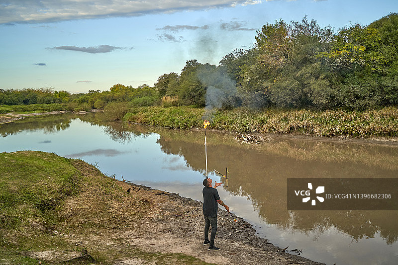 火焰表演肖像图片素材