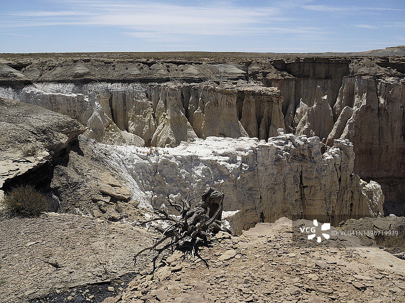 亚利桑那州图巴市哈霍诺格峡谷的侵蚀恶地图片素材