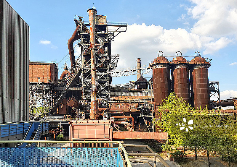 德国杜伊斯堡北部景观公园的5号高炉图片素材