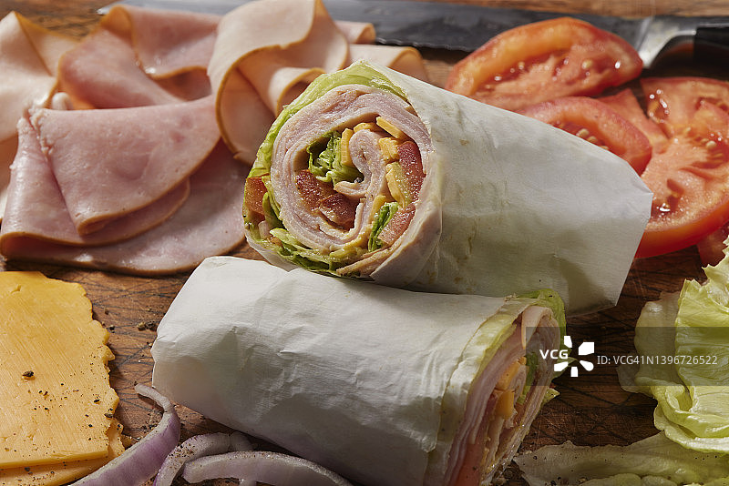 火腿和火鸡生菜卷三明治图片素材