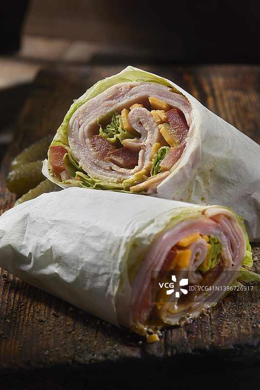 火腿和火鸡生菜卷三明治图片素材