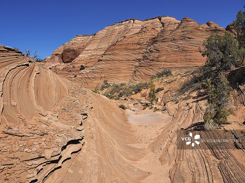朱红悬崖国家纪念碑中形状怪异的侵蚀砂岩图片素材