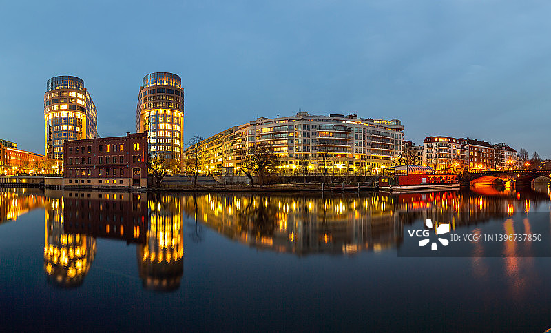 柏林莫阿比特区施普雷河畔的天际线图片素材