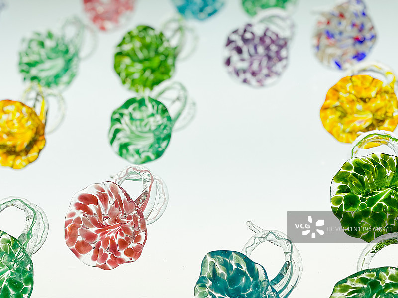 各色鲜艳彩色玻璃花背景图片素材