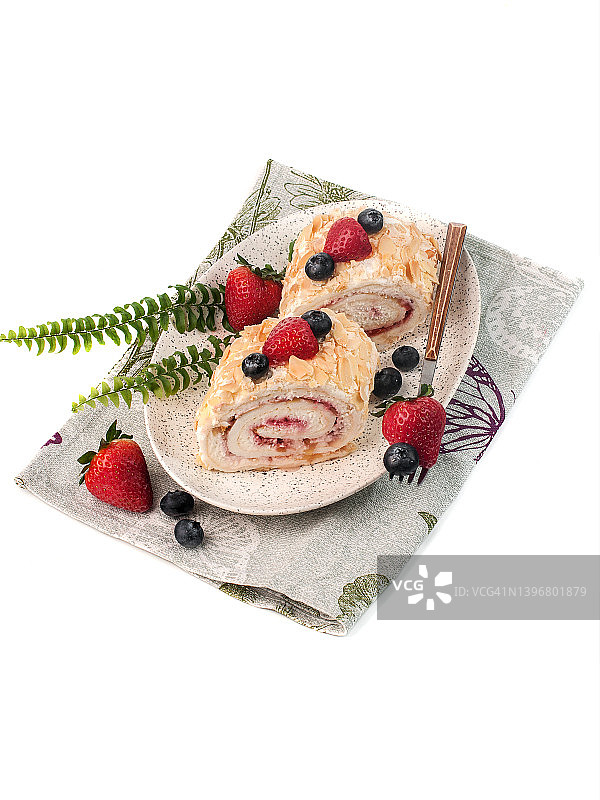 白色背景上的水果馅烤肉卷图片素材