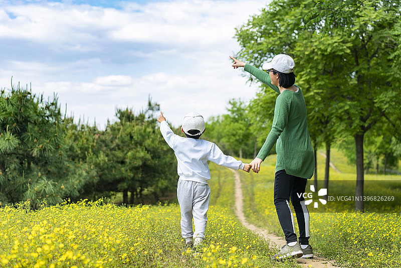 母亲和婴儿图片素材