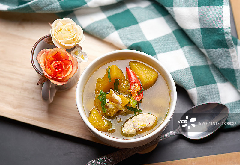 泰式草药南瓜鸡汤图片素材