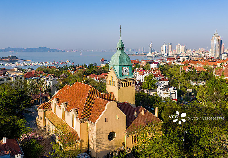 青岛基督教堂高角度照片图片素材