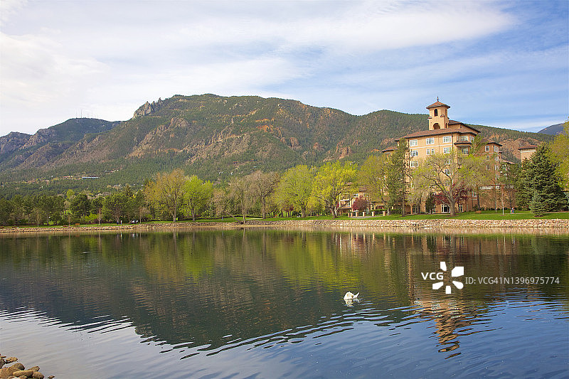 科罗拉多斯普林斯：湖泊、山脉与度假胜地图片素材