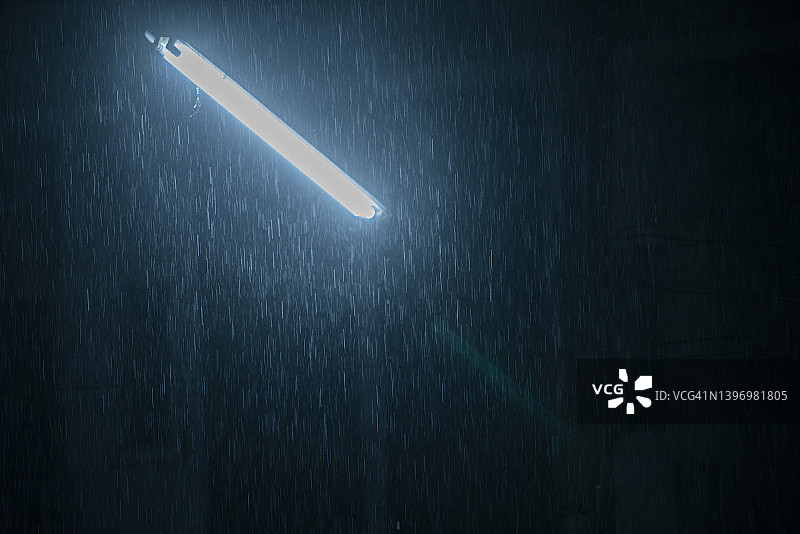 暴雨下的闪电极端天气、气候与全球变暖图片素材