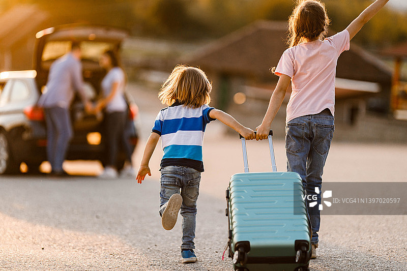 嘿，等等我们！图片素材