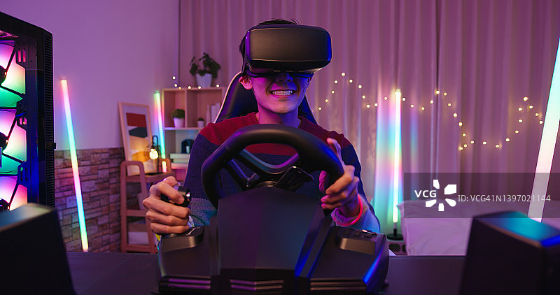 网络竞技游戏玩家赛车图片素材