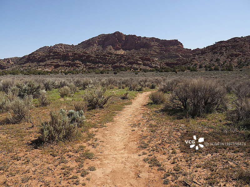 亚利桑那州朱红悬崖国家纪念碑的徒步小径景色图片素材