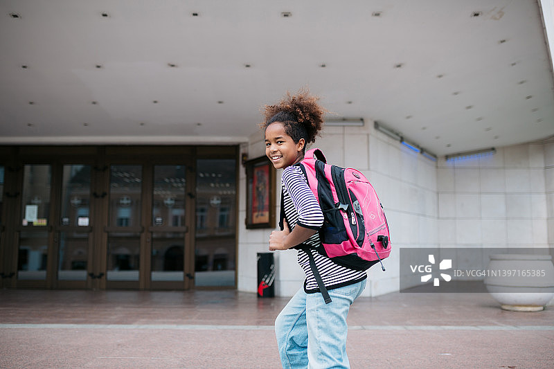 去上学图片素材