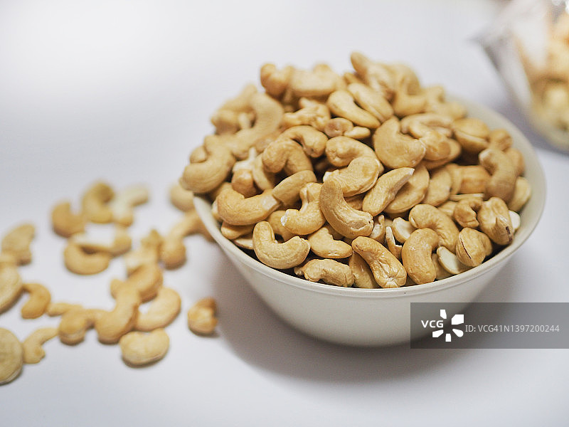 腰果，白色碗中的干豆图片素材