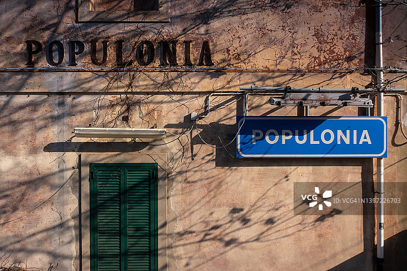 意大利托斯卡纳波普洛尼亚皮翁比诺步行图片素材