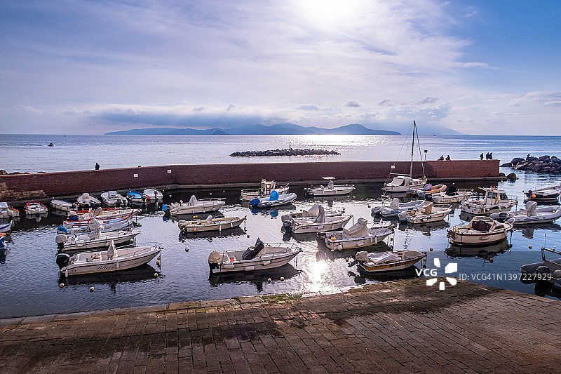 意大利托斯卡纳波普洛尼亚皮翁比诺步行图片素材