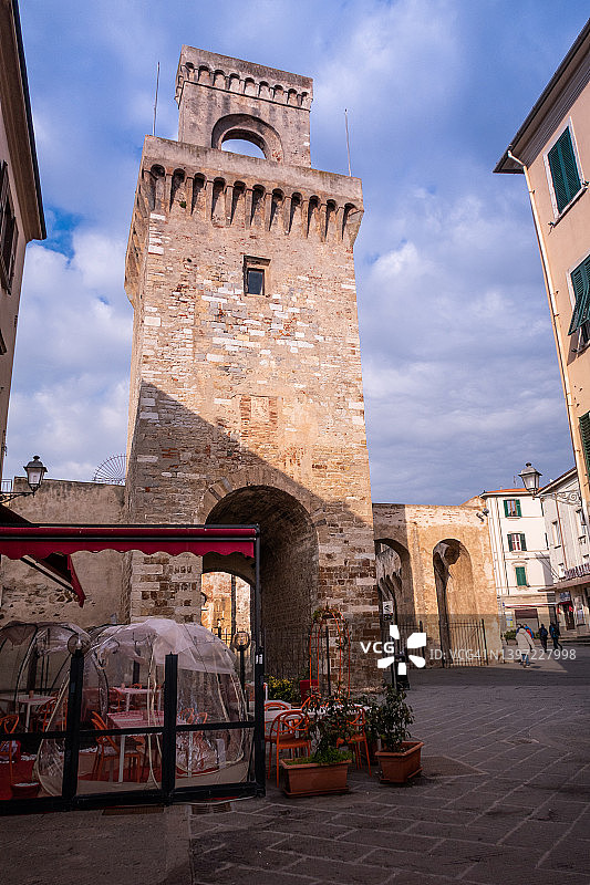 意大利托斯卡纳波普洛尼亚皮翁比诺步行图片素材