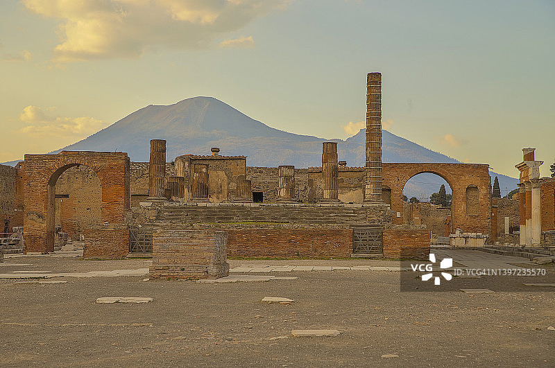 意大利坎帕尼亚那不勒斯庞贝古城的广场图片素材