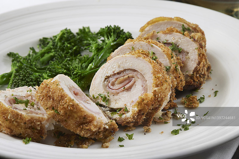 香脆烤鸡肉蓝带图片素材