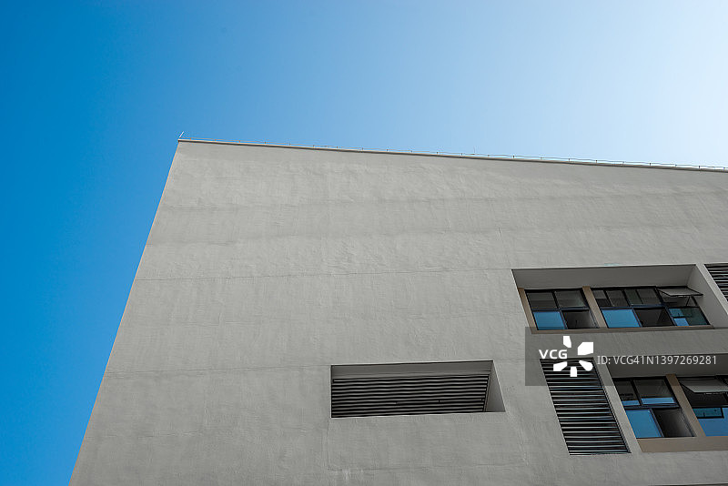 晴空下的建筑表面图片素材