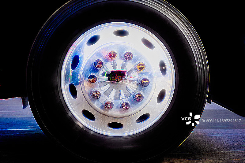 半挂卡车车轮图片素材