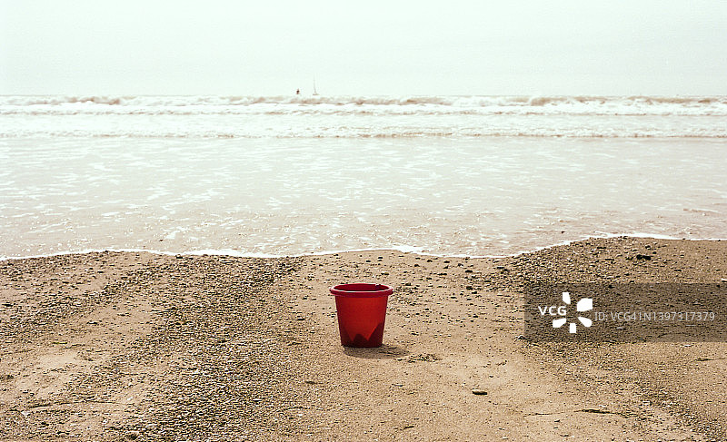 海边的橙色座位图片素材