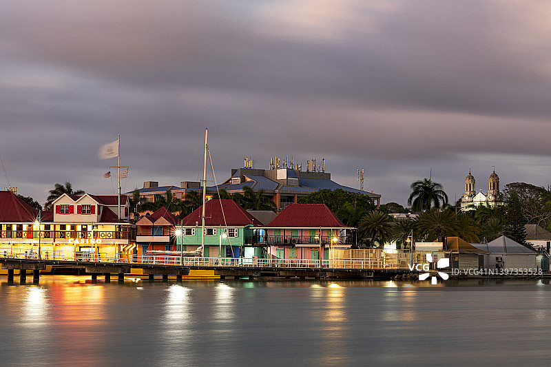 安提瓜圣约翰的黄昏海面倒影建筑图片素材